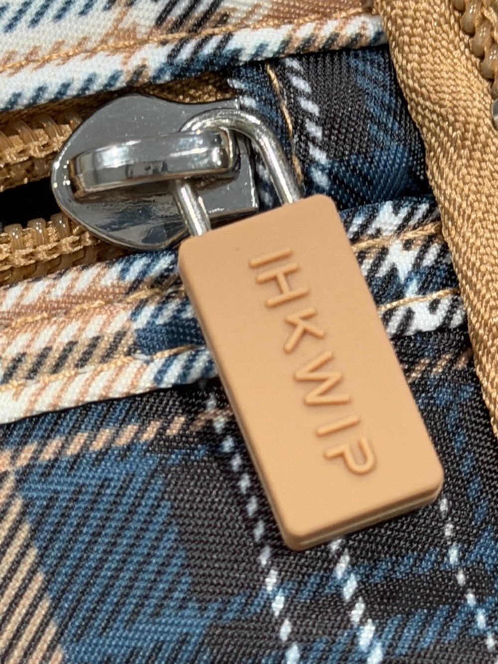New IHKWIP The Everyday Explorer Crossbody Bag - Picture 9 of 9